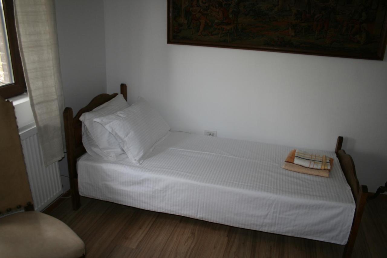 Colev Rooms Focşani Extérieur photo